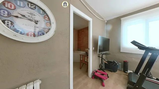 Casa reformada de tres plantas con piscina, jacuzzi, gimnasio, sauna  y vistas a parque natural — 36