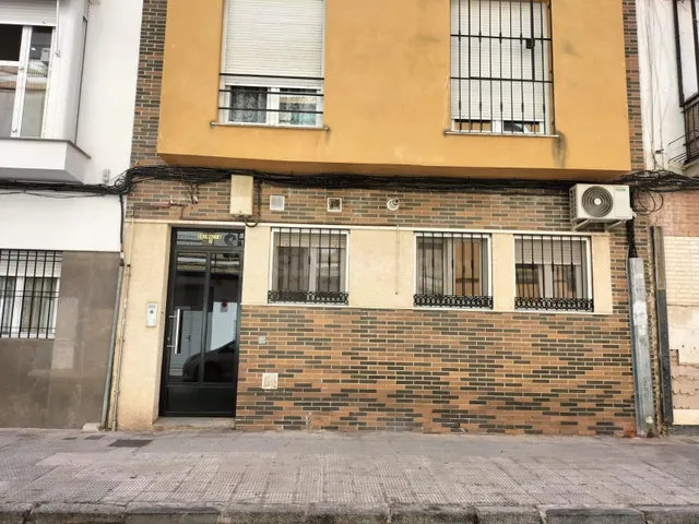 Venta de piso sin posesión en zona de Levante de Córdoba - foto 3