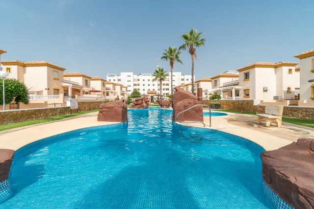 Planta baja con amplio jardín en Orihuela Costa — 21