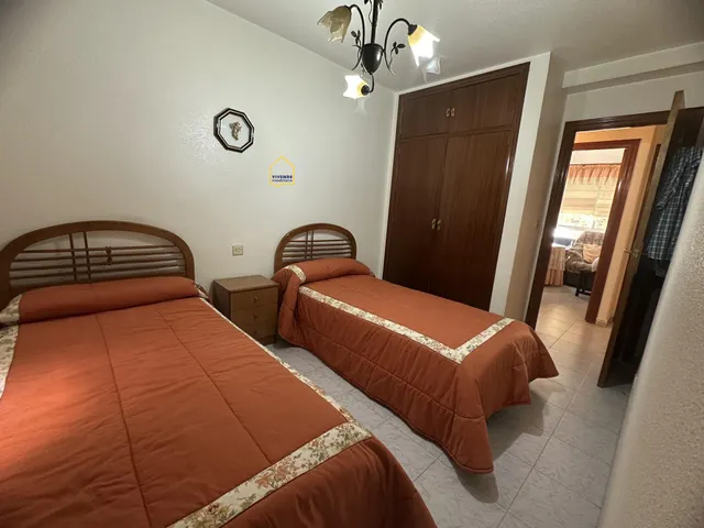 Piso de 4 dormitorios, patio y garaje a la venta en Cervantes — 21