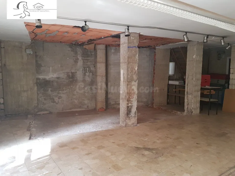 AMPLIO LOCAL COMERCIAL DE 2 ALTURAS CERCA PLAZA DE TOROS
