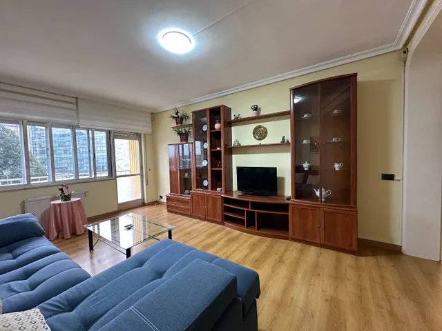 Amplio piso de 4 habitaciones con terraza y garaje en Rúa Erin (Zona Sur) — 12