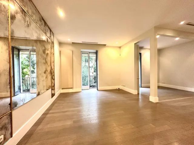 IMPRESIONANTE VIVIENDA EN CLAUDIO CUELLO ESQUINA JORJE JUAN - foto 4