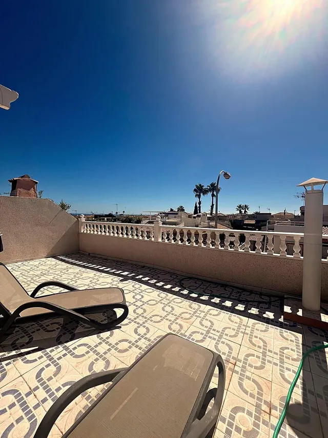 Bungalow con piscina comunitaria, Alicante, Orihuela Costa. 3 habitaciones, 105 m2, 3 kilómetros del mar — 9