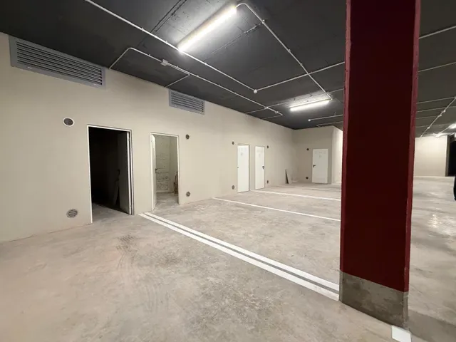 Piso de obra nueva con terraza y garaje en Valencia — 10