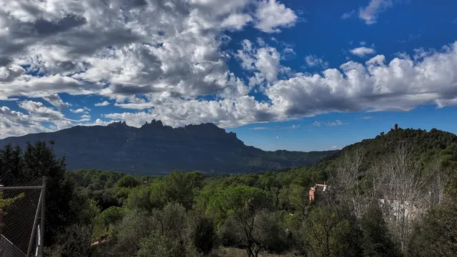 Terraza, balcón y estancias espaciosas integradas en la tranquilidad de Vacarisses — 43