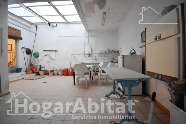 Amplia casa de pueblo con terraza, balcón y trastero — 25