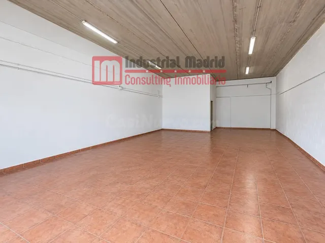 Nave industrial con gran altura, oficinas y excelentes calid - foto 5