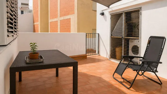Casa con dos viviendas independientes y garaje en Llançà - foto 2
