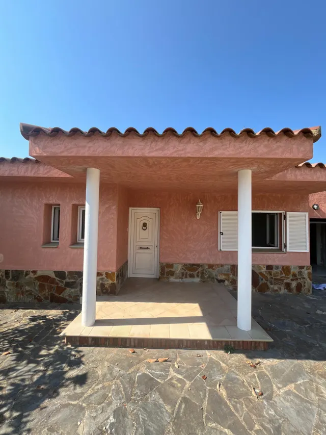 Chalet luminoso con vistas al mar en Creixell, zona La Masó. 3 habitaciones dobles, 2 baños , garaje y parcela de 1411 m2. — 19