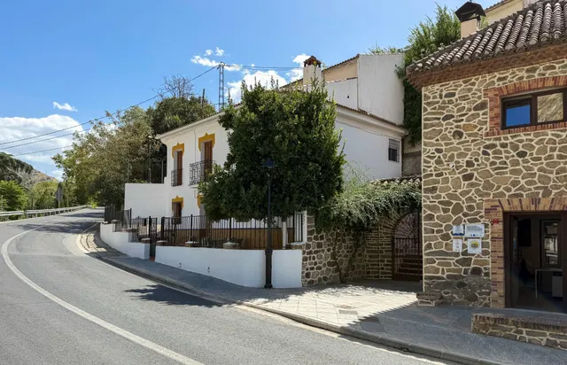 Casa independiente en la entrada de Pinos Genil. (A 10 minutos de Granada) — 35