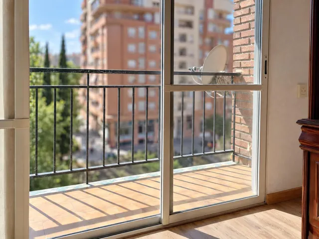 Quinta planta, parque enfrente y luz de mañana. lo difícil ya viene de serie.!! — 16