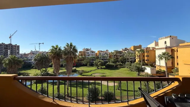 Apartamento en Tercera planta vistas abiertas en Punta Prima - foto 3
