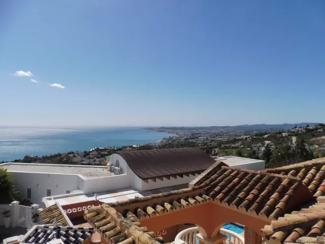 Villa grande con mucho potencial y vistas al mar zona Estupa Budista, Benalmádena — 25