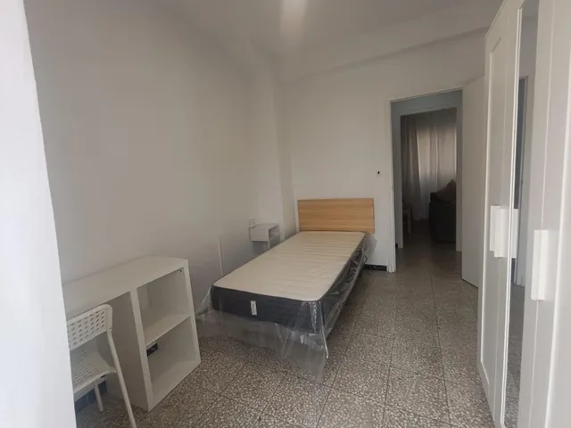 SE ALQUILA PISO ZONA RAVAL — 12