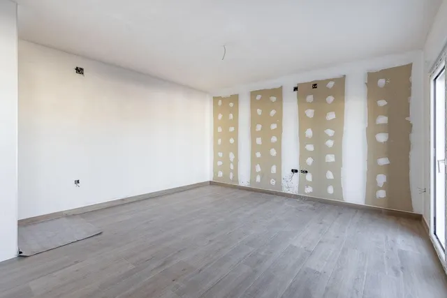 OBRA NUEVA EN LOJA — 3