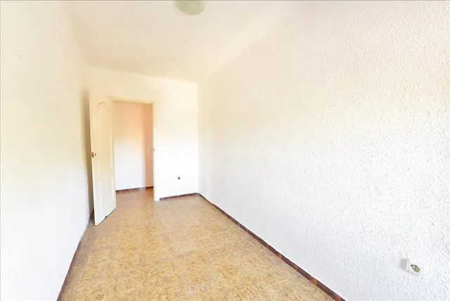 ¡Piso en Venta de 98 m2 con Gran Potencial en Barberà del Va - foto 5