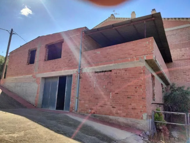 CASA POR TERMINAR EN RASQUERA - foto 2