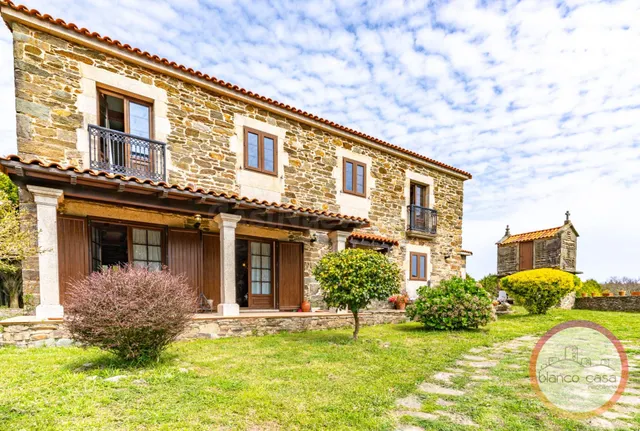 REFUGIO de LUJO con PISTA DE TENIS + FINCA CERRADA +HORREO a