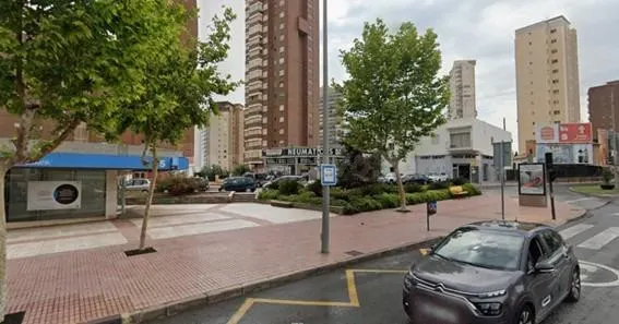 GARAJE DE RAYA A UN PASO DEL CENTRO DE BENIDORM EN SOTANO DE