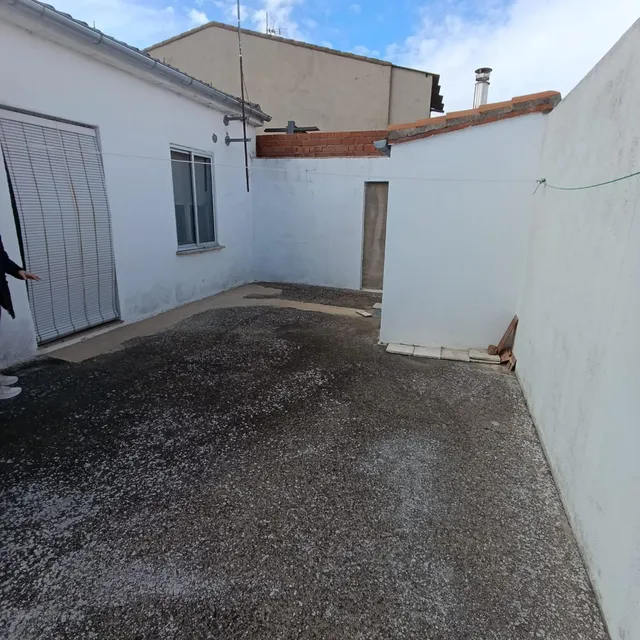 CASA PARA ENTRAR A VIVIR CON PATIO — 23