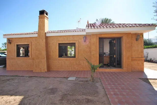 CHALET INDEPENDIENTE CON PISCINA EN LOS ÁNGELES — 38