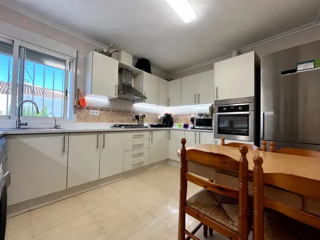 Chalet en Dolores con piscina climatizada, casa de invitados, paneles solares y mucho más — 15