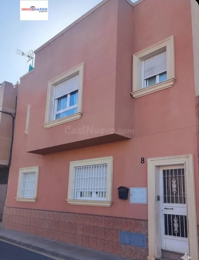 Casa dúplex con dos viviendas, gran terraza y posibilidad de