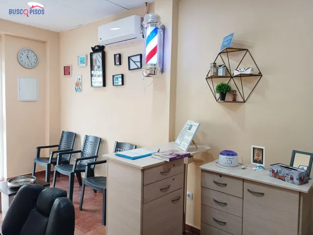 LOCAL COMERCIAL REFORMADO EN SECTOR SUR (zona baja) — 4