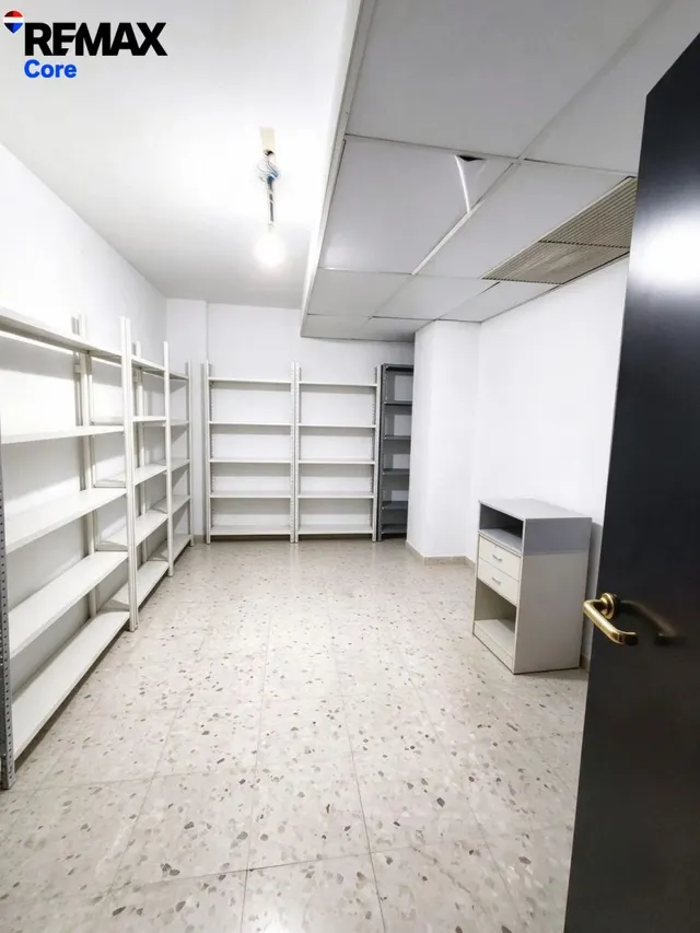 Local para oficinas, gimnasio o clínica en venta en el Centro de Badajoz — 46