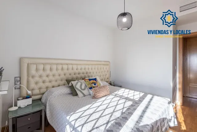 Ático dúplex en Campus de la Salud — 16