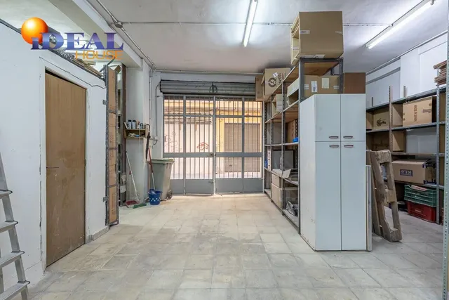 Estos dos grandes locales en pleno centro de Granada ofrecen una oportunidad única para tu negocio. — 4