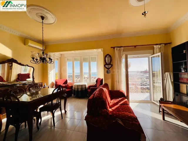 AMPLIA Y BONITA VIVIENDA DE 4 DORMITORIOS EN FRENTE DEL MAR! - foto 5