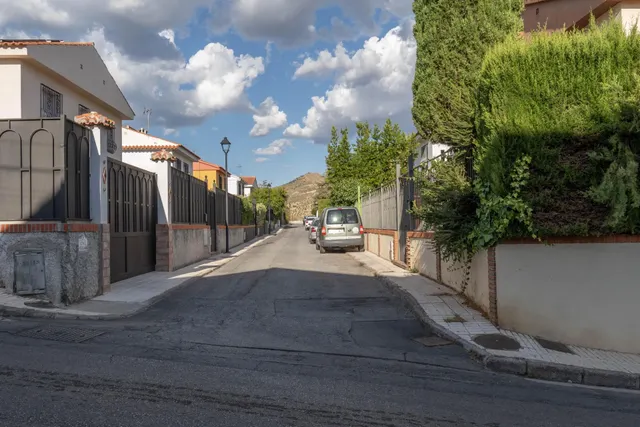 Chalet con piscina y jardín a solo 10 minutos de Granada — 8