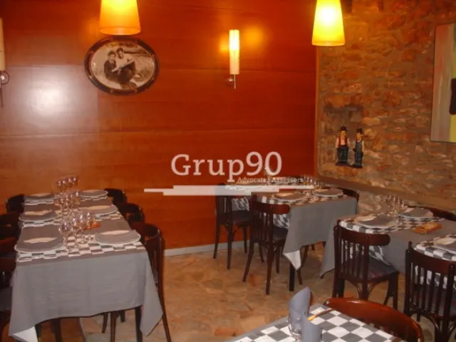 Hostal-Restaurante en la plaza del pueblo — 5
