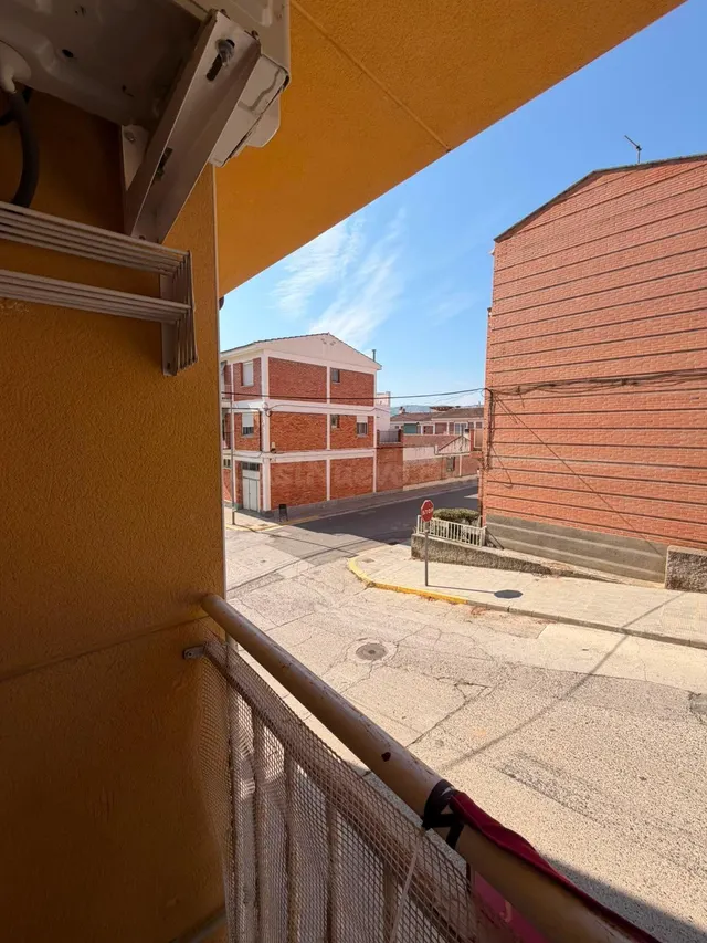 Piso reformado de 3 habitaciones con garaje grande en Mequin