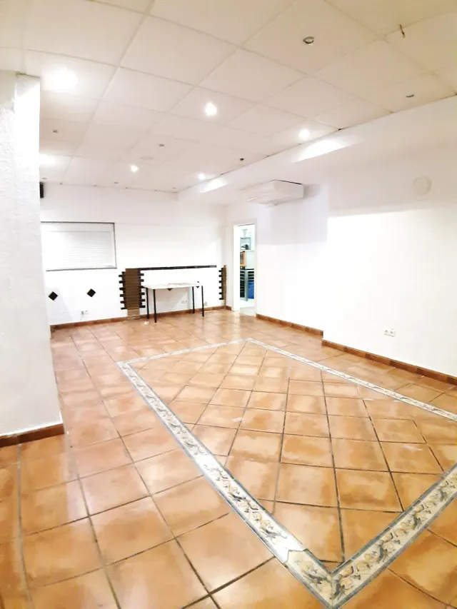 Amplio Local Comercial de 600 m2 en Ubicación Estratégica de Calahonda Baja — 21