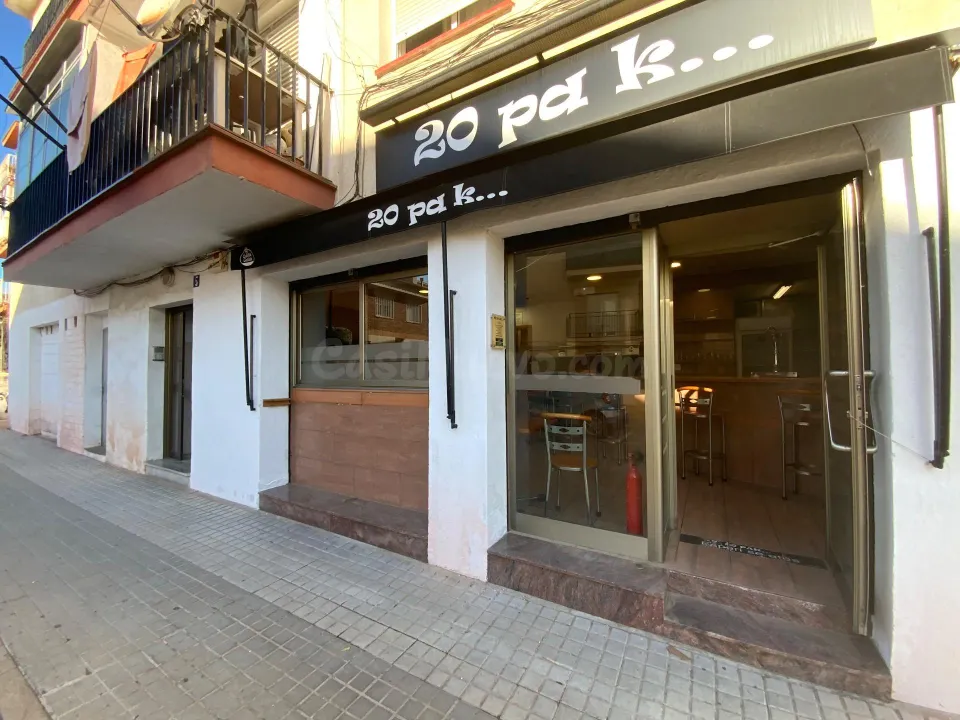 Traspaso de bar listo para brillar en el corazón de Masnou Alt :tu oportunidad sin complicaciones.