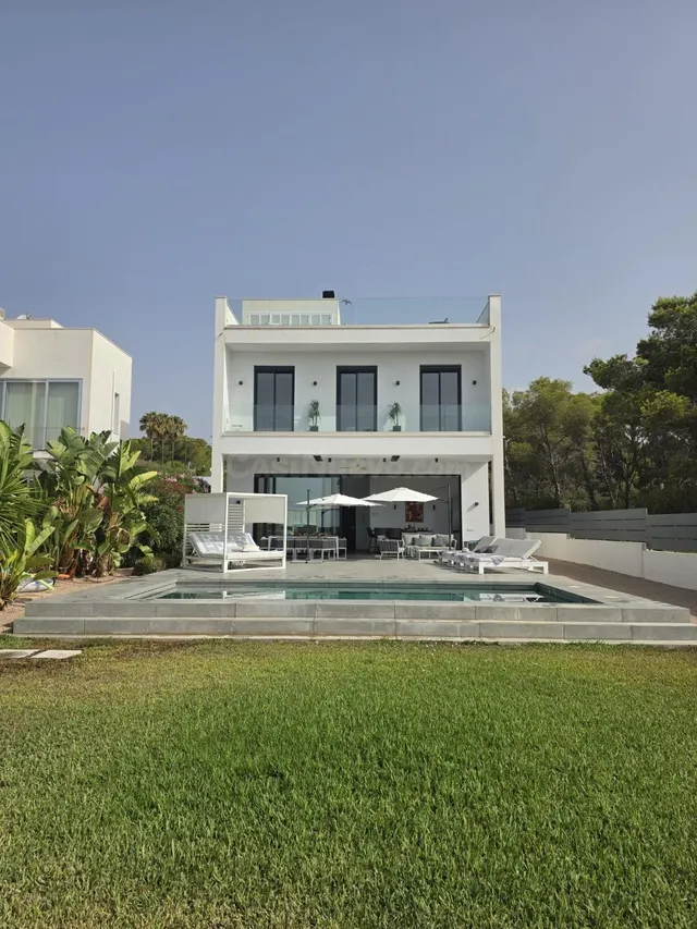 Villa moderna con piscina privada y vistas al mar en Vallgor - foto 3