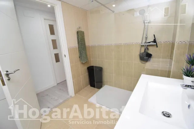 Luz, amplitud y confort familiar en este exclusivo piso esquinero en residencial con piscina, garaje y trastero — 34