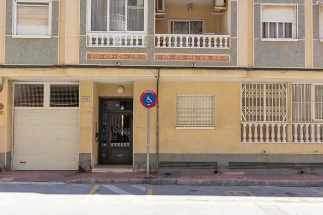 Acogedor piso en planta baja con piscina comunitaria — 28