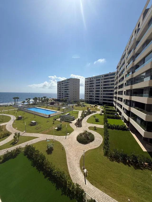 Apartamento de lujo en primera línea de mar con 3 dormitorios, 2 terrazas y parking incluido — 3