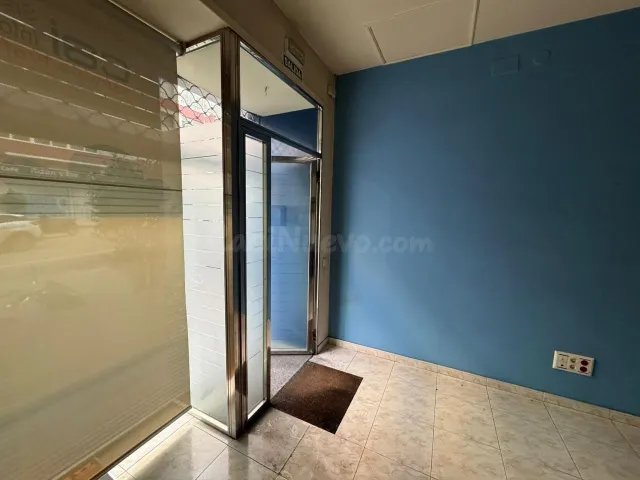¡ESPECTACULAR AMPLIO LOCAL EN ALQULER EN CALLE CORUÑA! - foto 3
