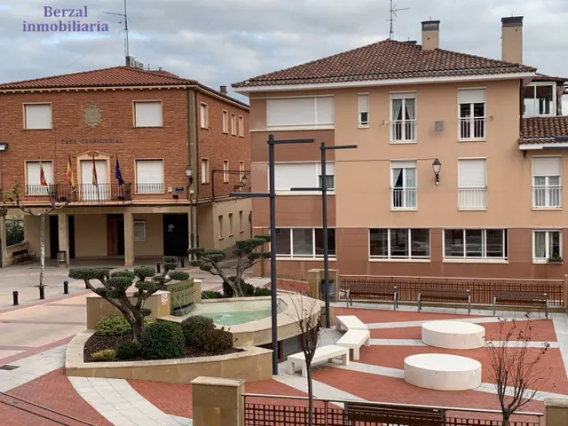 Casa de pueblo en venta en Entrena. Para reformar, con muchas posibilidades, — 26