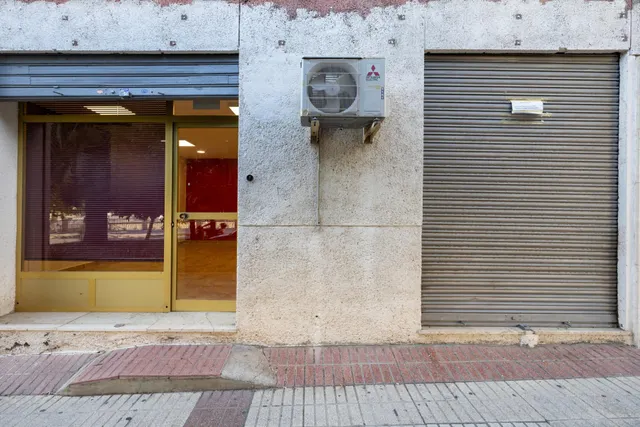 Local de 50 m2 cerca del centro de Granada con posibilidad de cambio de uso a vivienda — 11