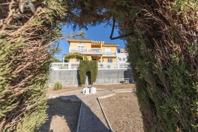 ¡MAGNIFICO CHALET INDEPENDIENTE CON CALIDADES ESPECTACULARES Y PISCINA PRIVADA EN GOJAR! — 50