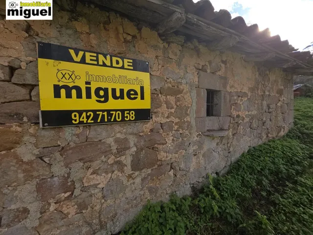 Se vende casa de piedra para rehabilitar con jardín en Cades - foto 5