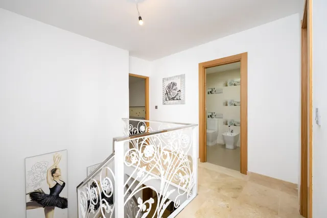 Dúplex de 4 dormitorios con vistas al mar, terraza y piscina en Velilla-Taramay — 34