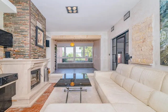 MODERNA CASA DE ESTILO NÓRDICO CON PISCINA, EN INCREIBLE UBI - foto 5