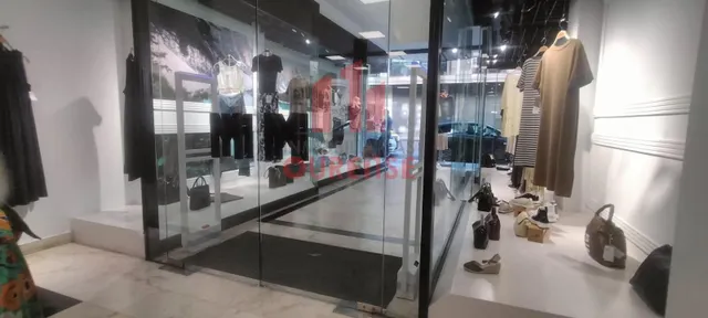 SE VENDE O ALQUILA LOCAL TOTALMENTE ACONDICIONADO CERCA DEL 